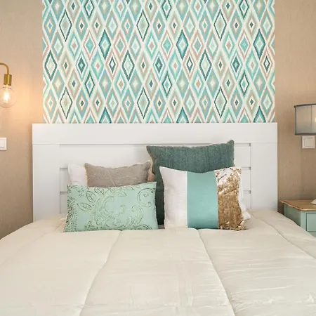 Ocean Lookout With Private Parking In The Heart Of Nazaré