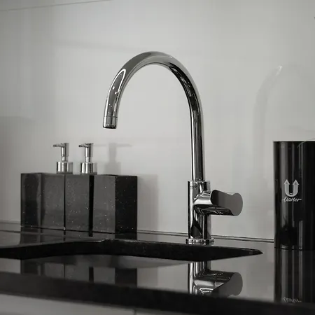 Ocean Lookout With Private Parking In The Heart Of