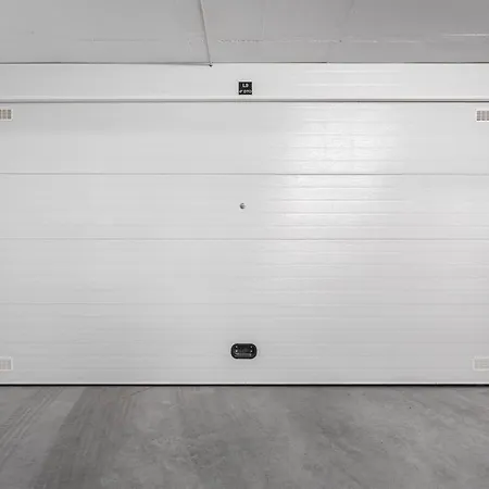 Ocean Lookout With Private Parking In The Heart Of דירה *